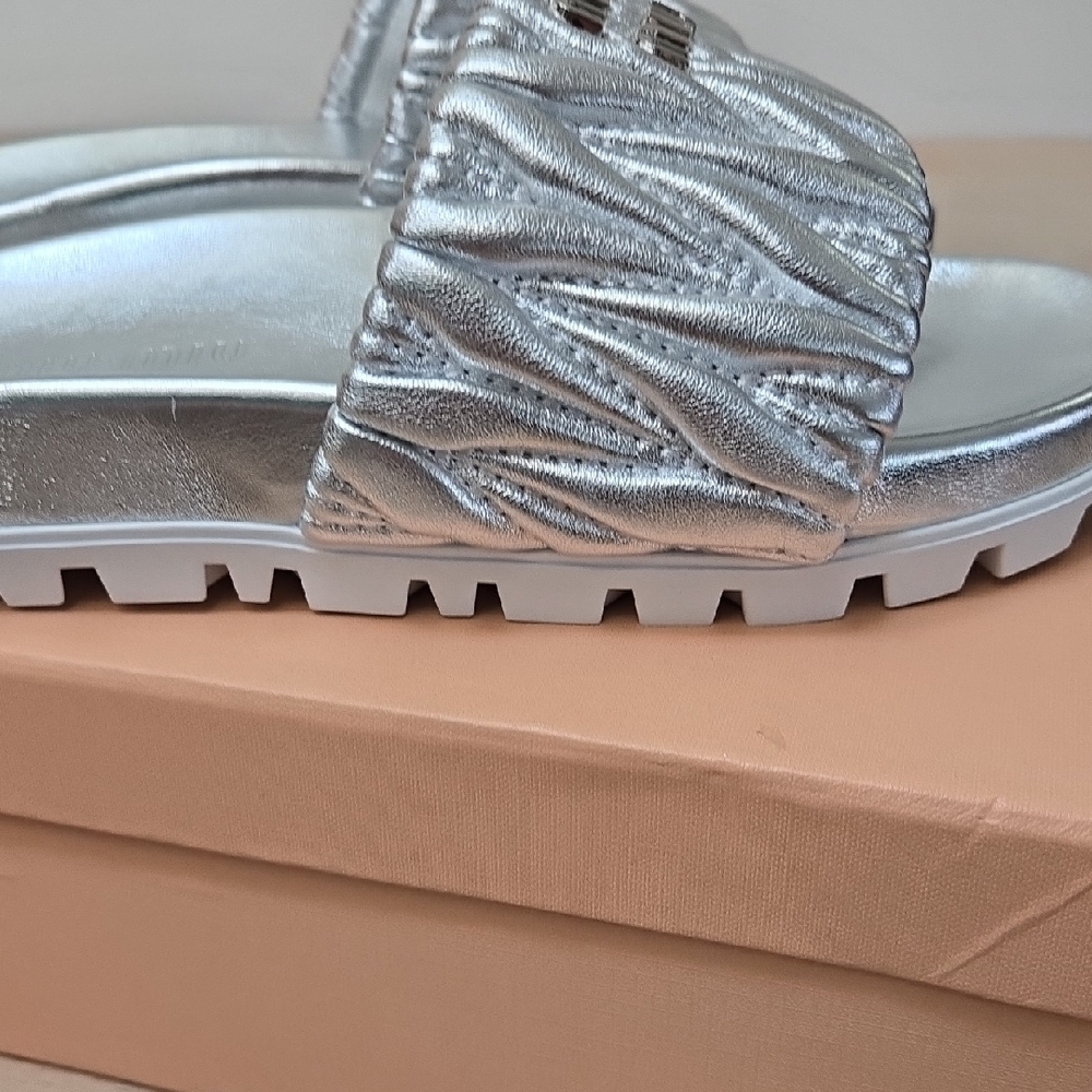 Women's Metallic Silver Slide Sandals - Picture 4 of 4